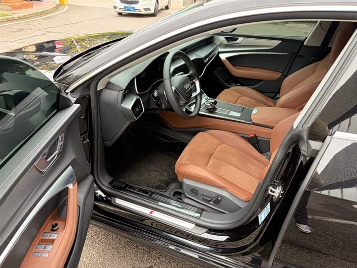 Фото 23 - Audi A7L