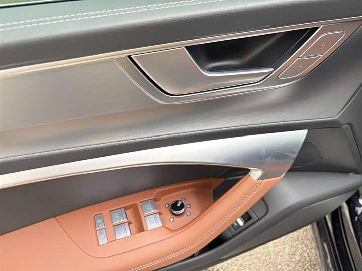 Фото 25 - Audi A7L