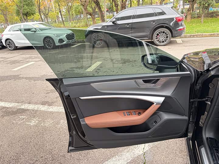 Фото 27 - Audi A7L