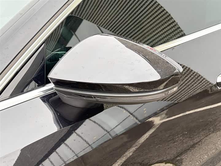 Фото 8 - Audi A7L