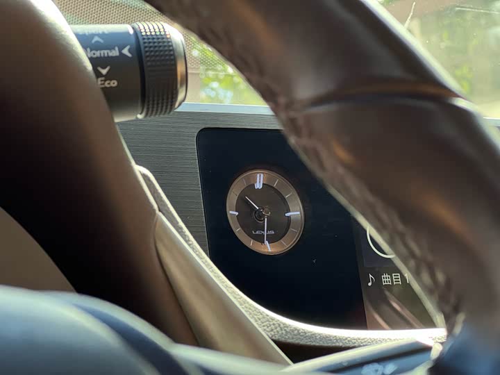 Фото 16 - Lexus ES