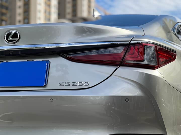 Фото 23 - Lexus ES