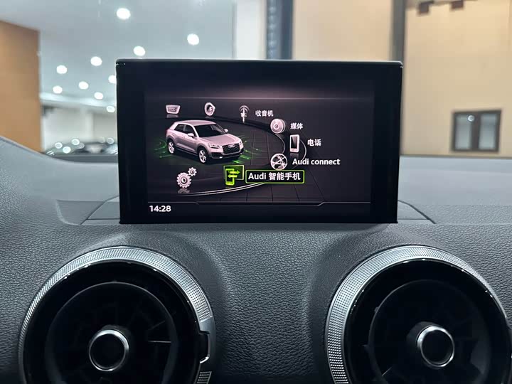 Фото 13 - Audi Q2L