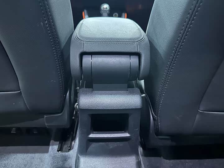 Фото 18 - Audi Q2L