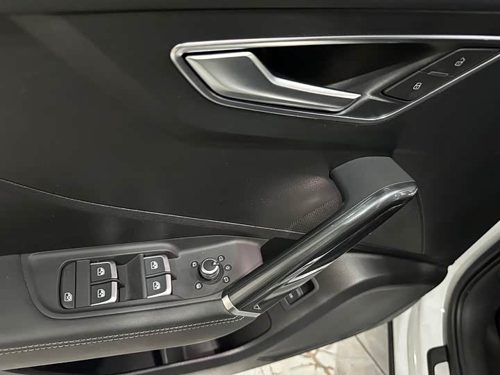 Фото 8 - Audi Q2L