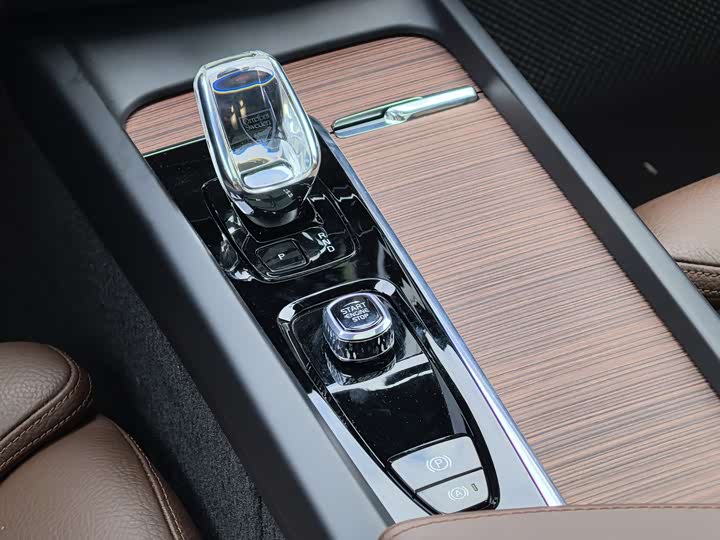 Фото 11 - Volvo XC60