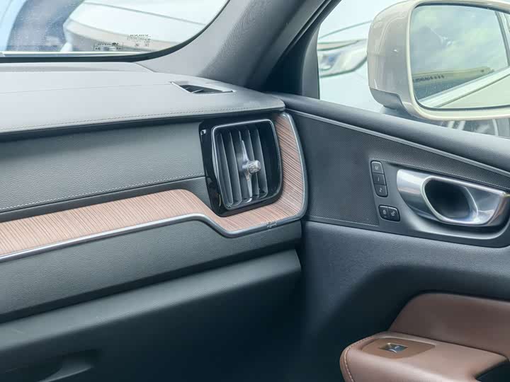 Фото 12 - Volvo XC60