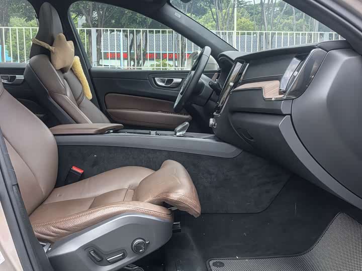 Фото 16 - Volvo XC60