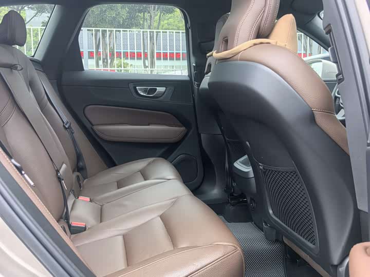 Фото 17 - Volvo XC60