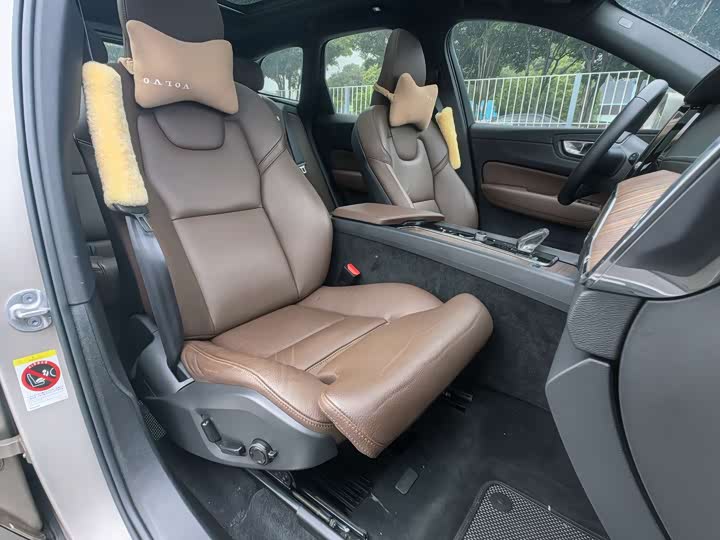 Фото 19 - Volvo XC60