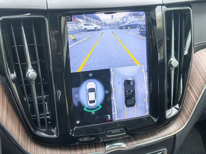 Фото 20 - Volvo XC60