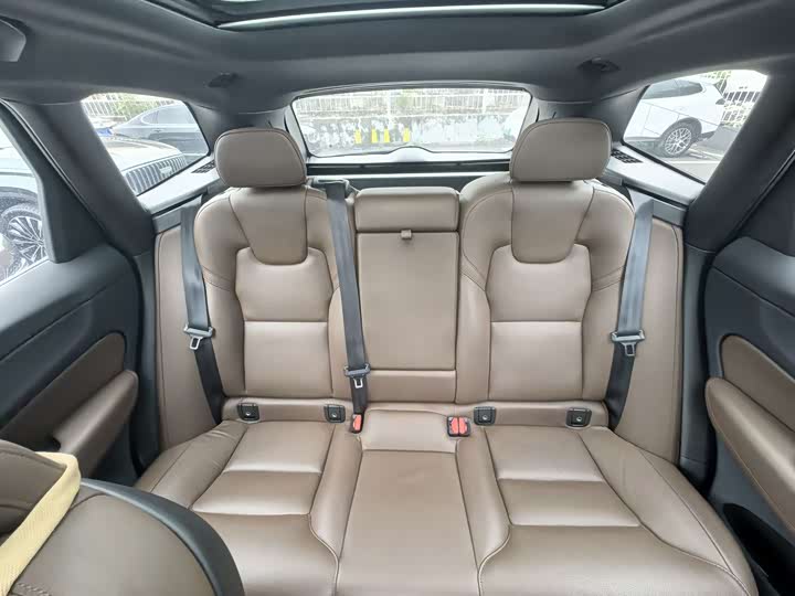 Фото 21 - Volvo XC60