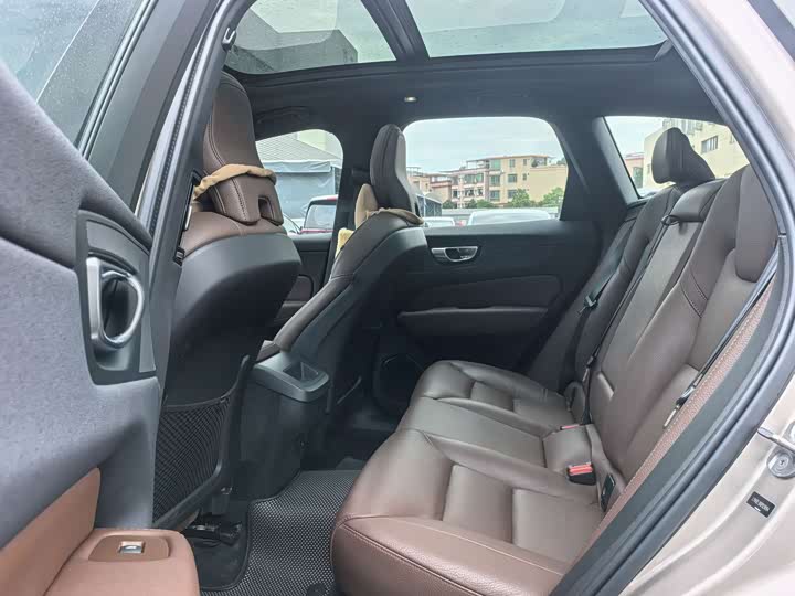 Фото 6 - Volvo XC60