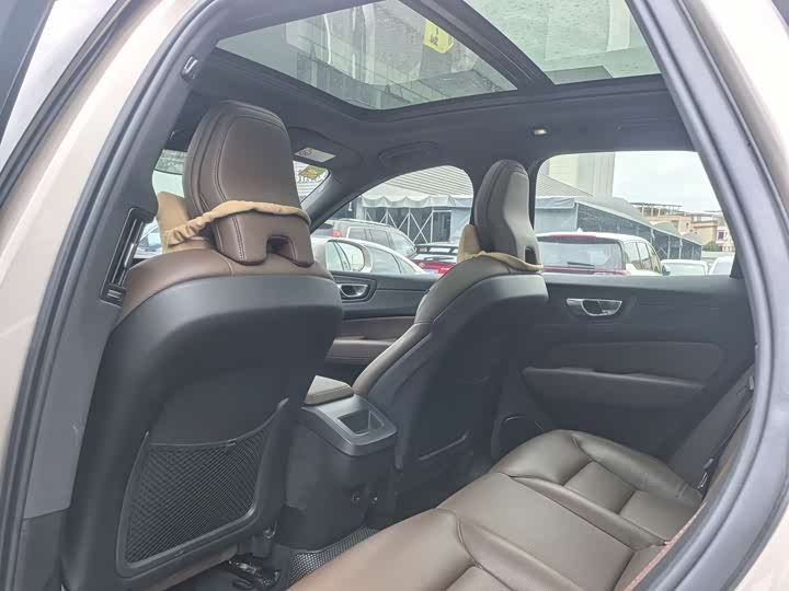 Фото 9 - Volvo XC60