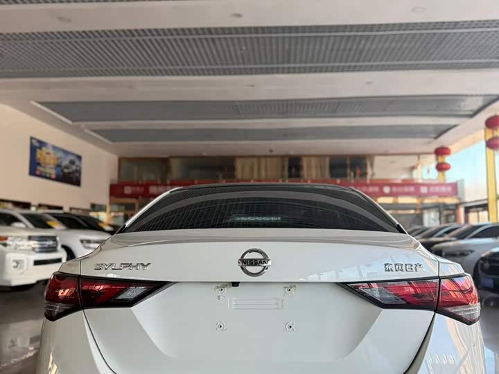 Фото 7 - Nissan Sylphy