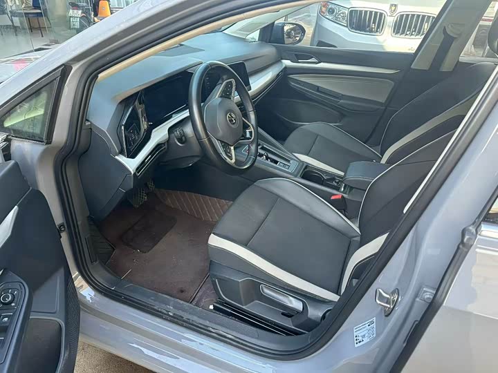 Фото 3 - Volkswagen Golf