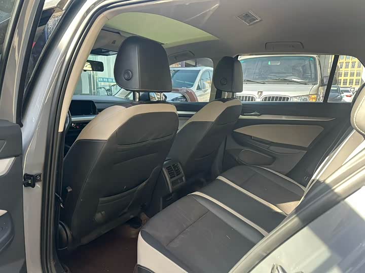 Фото 4 - Volkswagen Golf