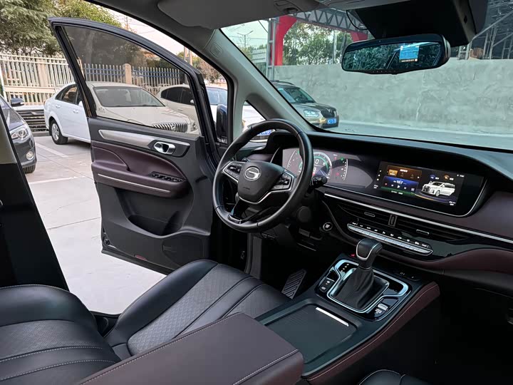 Фото 10 - GAC Trumpchi M6