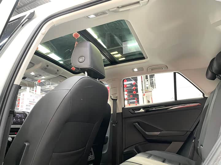 Фото 11 - Volkswagen T-Roc