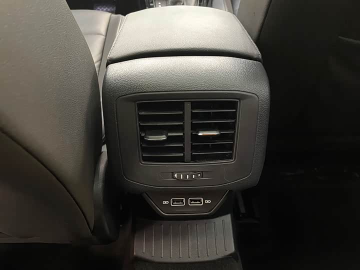 Фото 12 - Volkswagen T-Roc