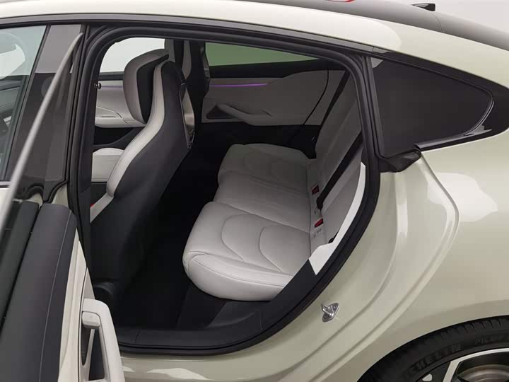 Фото 15 - Xiaomi SU7