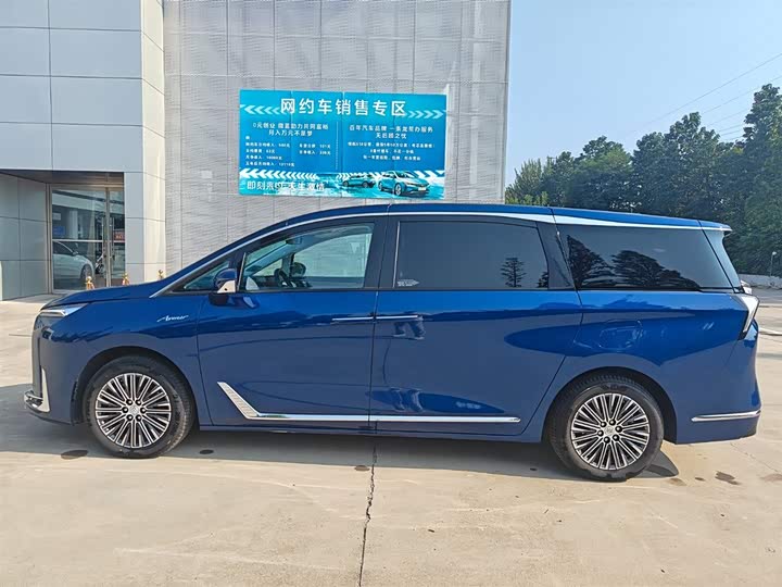 Фото 2 - Buick GL8 Hybrid