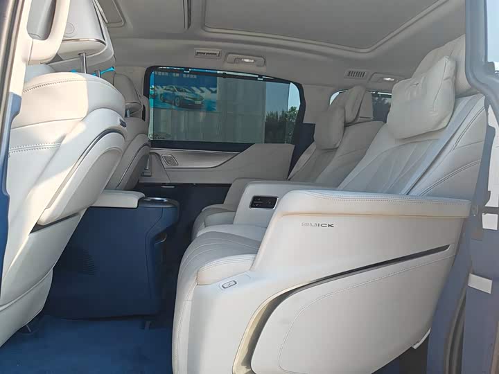 Фото 8 - Buick GL8 Hybrid