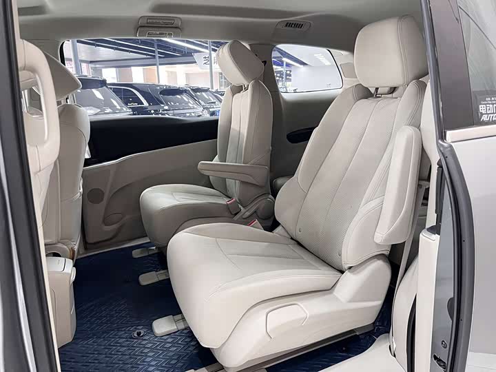 Фото 9 - Buick GL8 ES