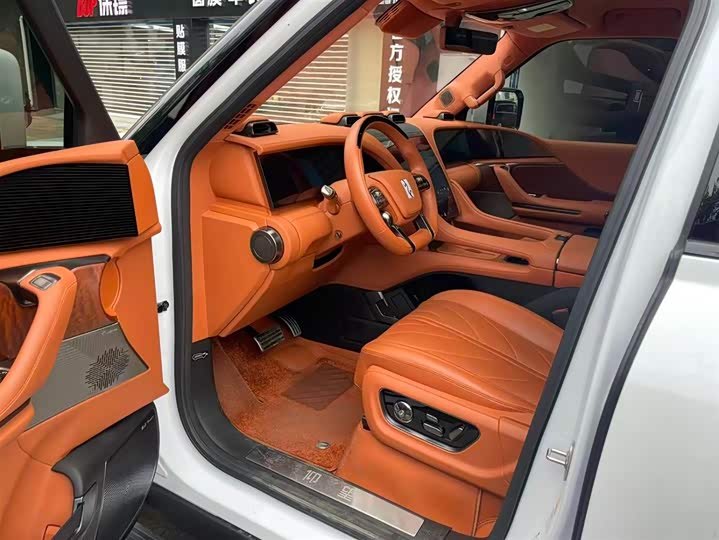 Фото 3 - BYD Yangwang U8