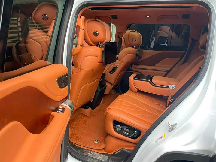 Фото 5 - BYD Yangwang U8