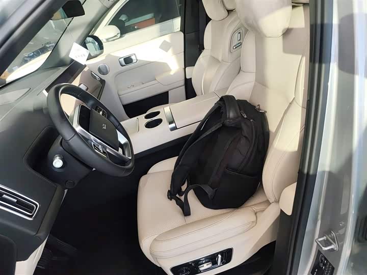 Фото 15 - LiXiang L7