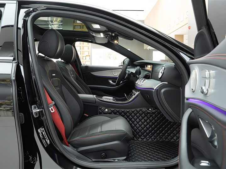 Фото 12 - Mercedes-Benz E-Class AMG