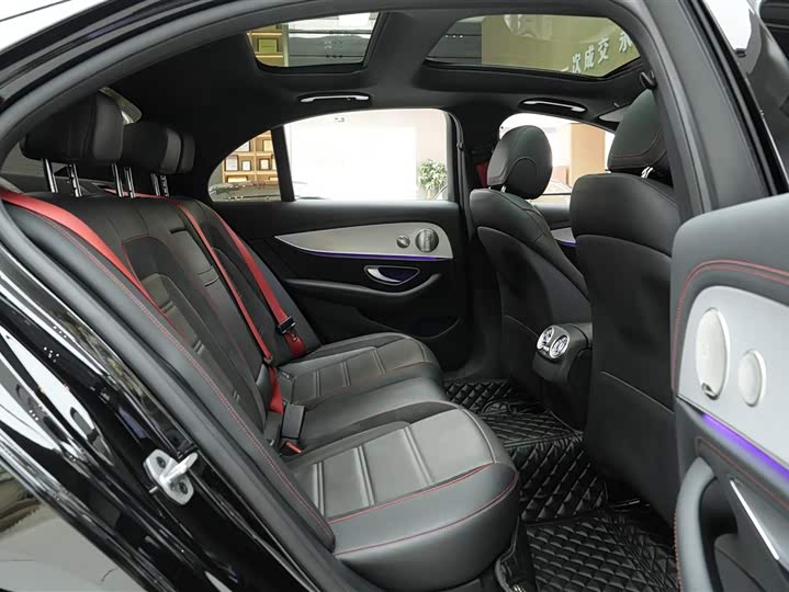 Фото 13 - Mercedes-Benz E-Class AMG