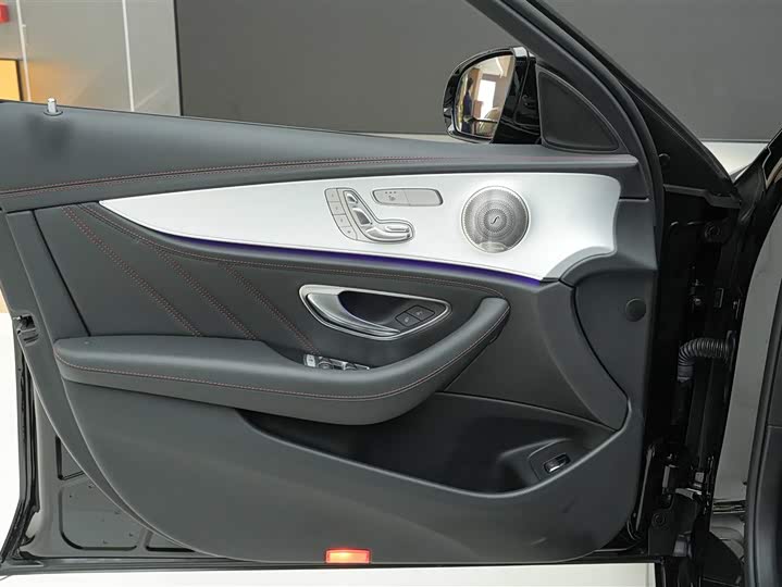 Фото 14 - Mercedes-Benz E-Class AMG