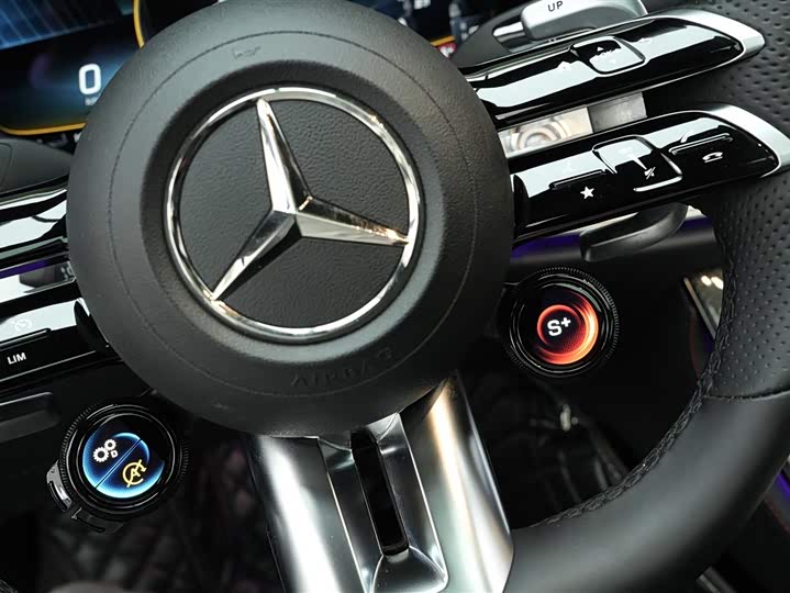 Фото 17 - Mercedes-Benz E-Class AMG