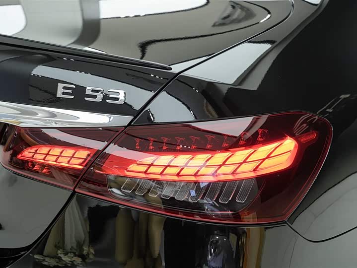 Фото 23 - Mercedes-Benz E-Class AMG