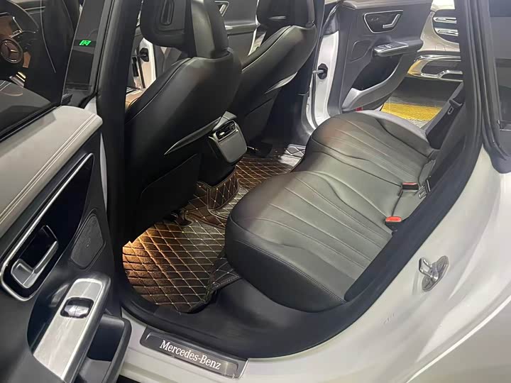 Фото 12 - Mercedes-Benz EQE