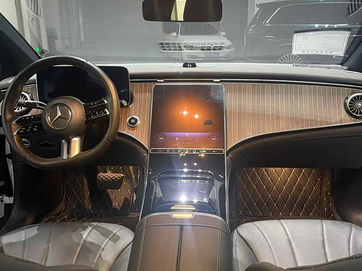 Фото 8 - Mercedes-Benz EQE