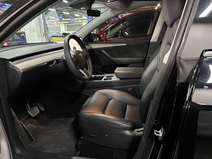 Фото 3 - Tesla Model Y