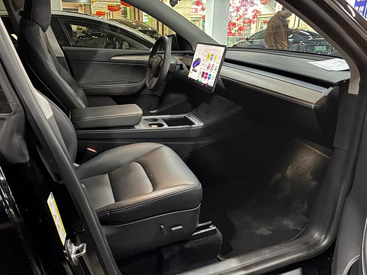 Фото 8 - Tesla Model Y