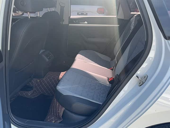 Фото 9 - Volkswagen Lavida