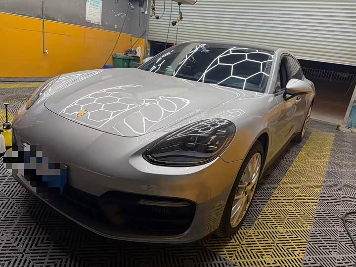 Фото 1 - Porsche Panamera