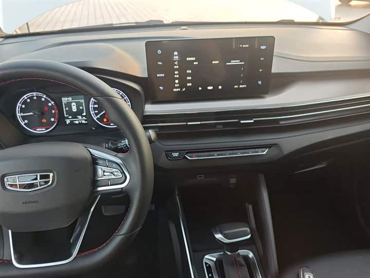 Фото 10 - Geely Vision X3