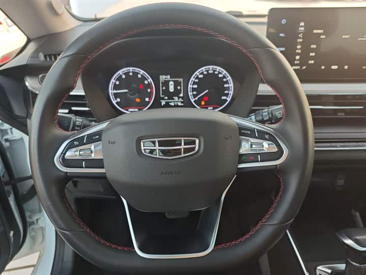 Фото 11 - Geely Vision X3