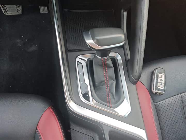 Фото 14 - Geely Vision X3