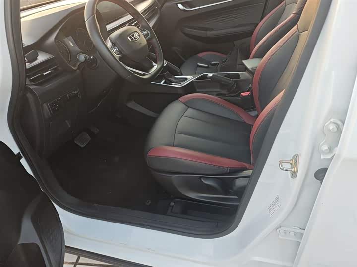 Фото 15 - Geely Vision X3