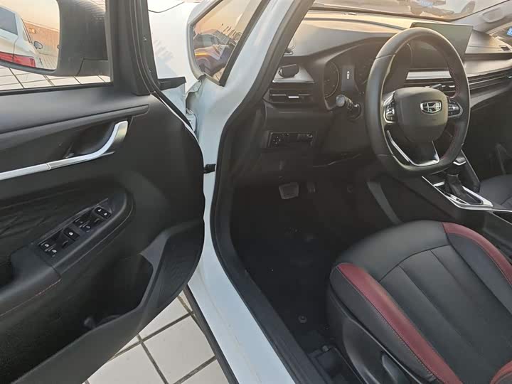 Фото 16 - Geely Vision X3