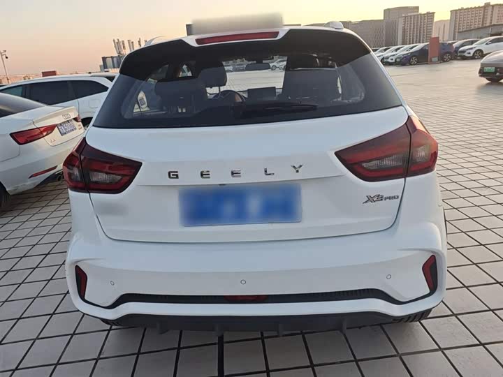 Фото 6 - Geely Vision X3