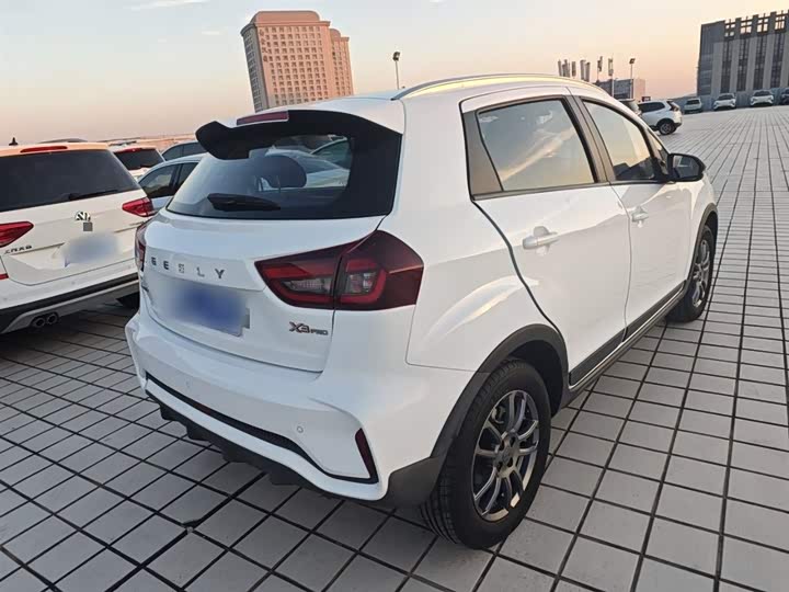 Фото 7 - Geely Vision X3