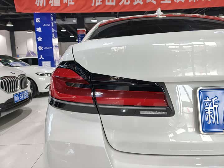 Фото 17 - BMW 5 Series